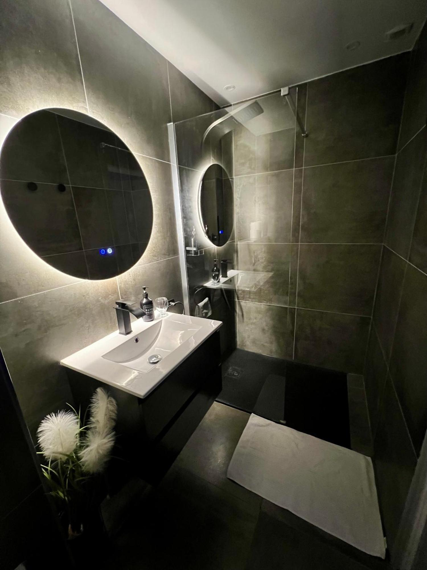 Dima Suite Jacuzzi Privatif Vedene Bagian luar foto
