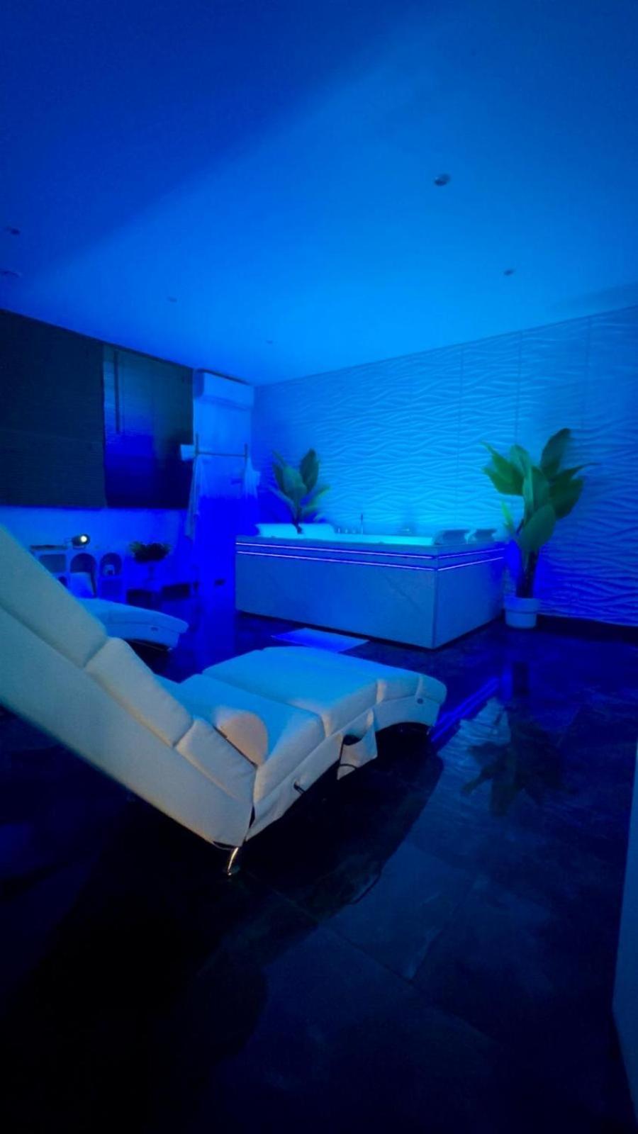 Dima Suite Jacuzzi Privatif Vedene Bagian luar foto